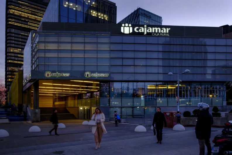 Cajamar cierra un buen 2024, pero debe vigilar la liquidez a largo plazo