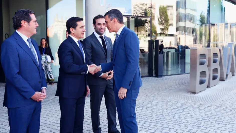 BBVA. Torres sufre síndrome de Estocolmo: felicita al Gobierno por la 'buena marcha' de nuestra economía… en plena OPA cuasi fallida por el Sabadell