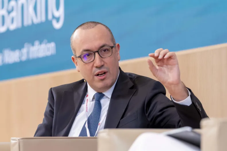 BBVA-Sabadell. Onur Genç asegura que las condiciones de la CNMC “van más allá de la competencia”