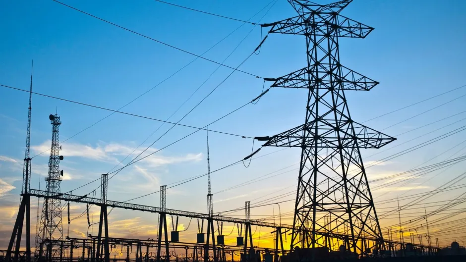 España paralizada por el colapso y la falta de inversión en redes eléctricas: hay serios riesgos de un nuevo apagón