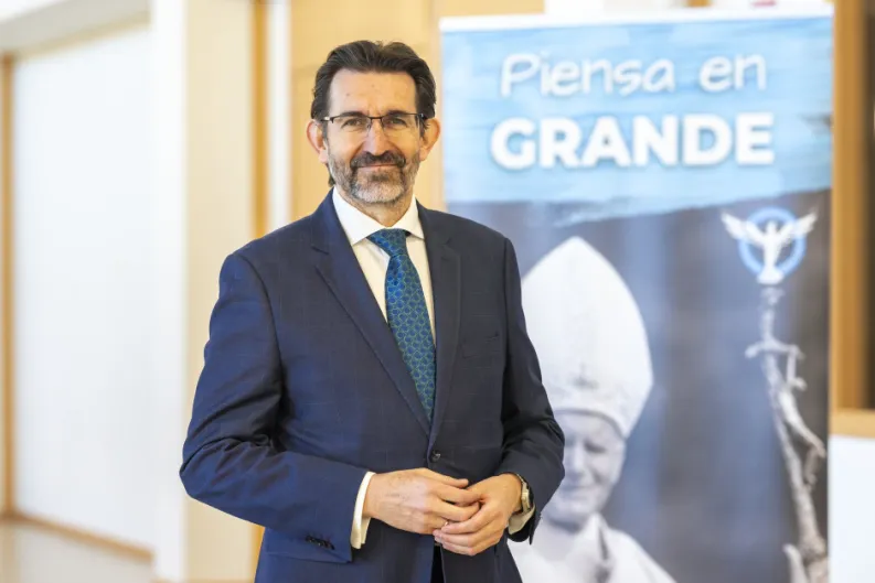 Juan Carlos Corvera: “Si en el trabajo o en el aula, se despierta una fe incipiente en el niño, la familia normalmente la acoge. Para mí, esta es la gran oportunidad de la escuela católica”
