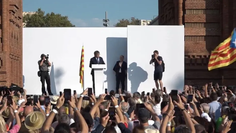Salvador Illa, el moderado, evita preguntas de la prensa y retrasa los cambios en la cúpula de los Mossos, tras la fuga de Puchi