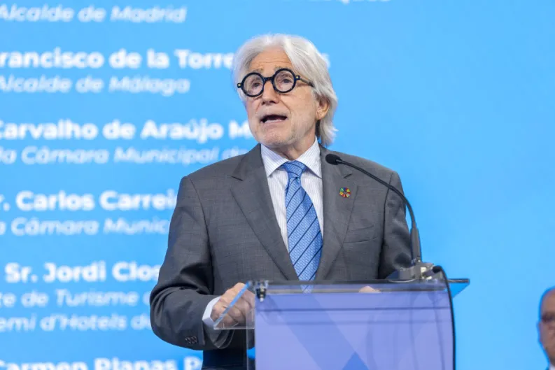 Sánchez Llibre (Foment del Treball) advierte: la OPA BBVA-Sabadell reducirá el crédito en 75.000 millones de euros