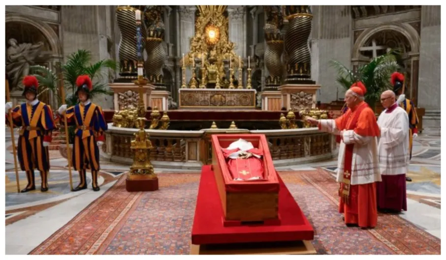 SEDE VACANTE (VII). Entierro de Francisco: se habla mucho de la iglesia de los pobres pero se habla poco de Cristo
