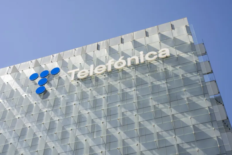 Telefónica tiene al mercado en ascuas y la cotización al ralentí, a la espera del nuevo plan estratégico