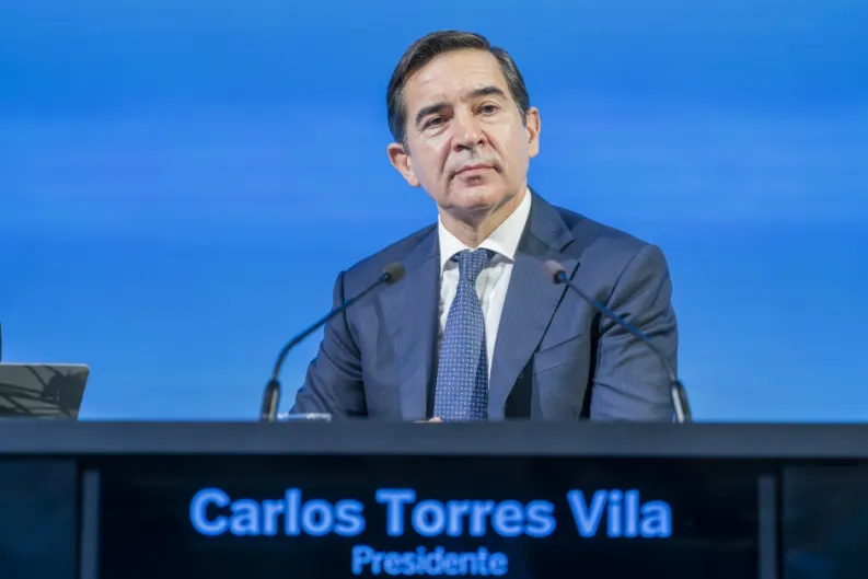 BBVA. Un Carlos Torres a la defensiva responde a Ana Botín: “No sé lo que es es ser un banco global”