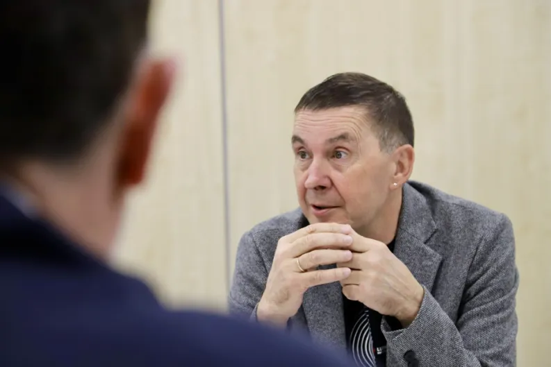 El etarra Otegi, condenado por pertenencia a organización terrorista, declara haber recibido amenazas de muerte... ¡en un correo electrónico!