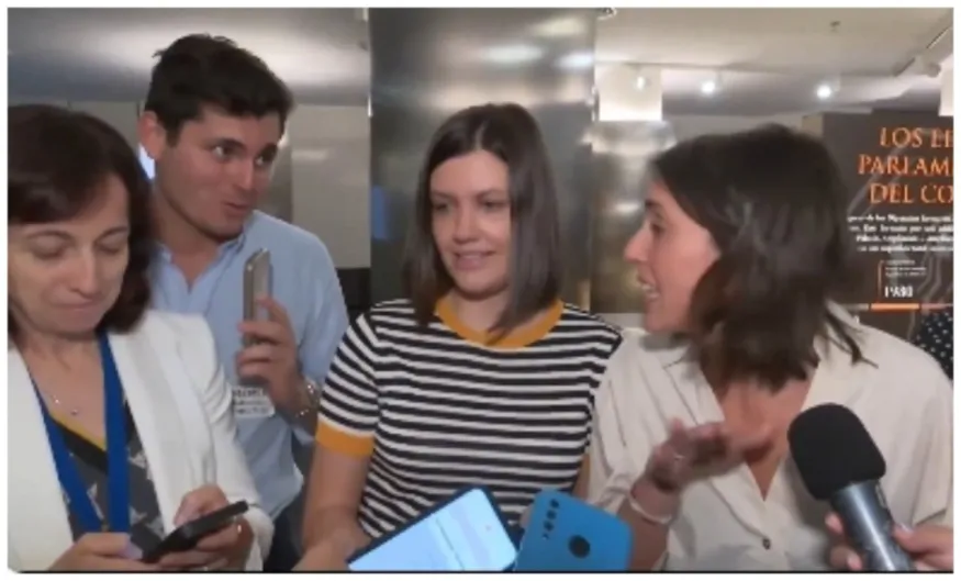 Irene Montero se siente acosada por Vito Quiles... cuando el periodista le pregunta “¿Por qué no ha dicho nada de la mujer asesinada por un magrebí en Esplugues de Llobregat?”