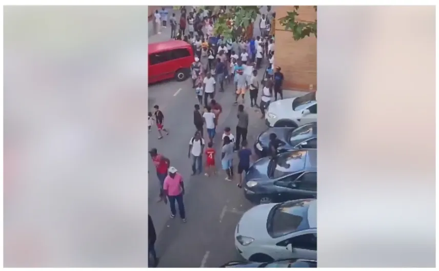 De marginados a marginadores: subsaharianos y magrebíes se manifiestan en Sabadell... al grito de "Fuera gitanos"