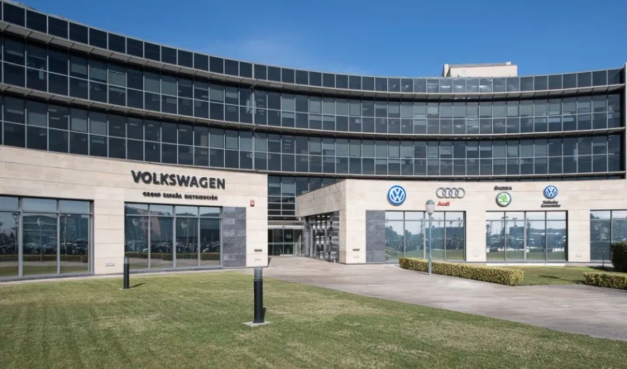 Volkswagen amenaza al Gobierno Sánchez: si continúa con la misma política en automoción, las marcas se marcharán de España