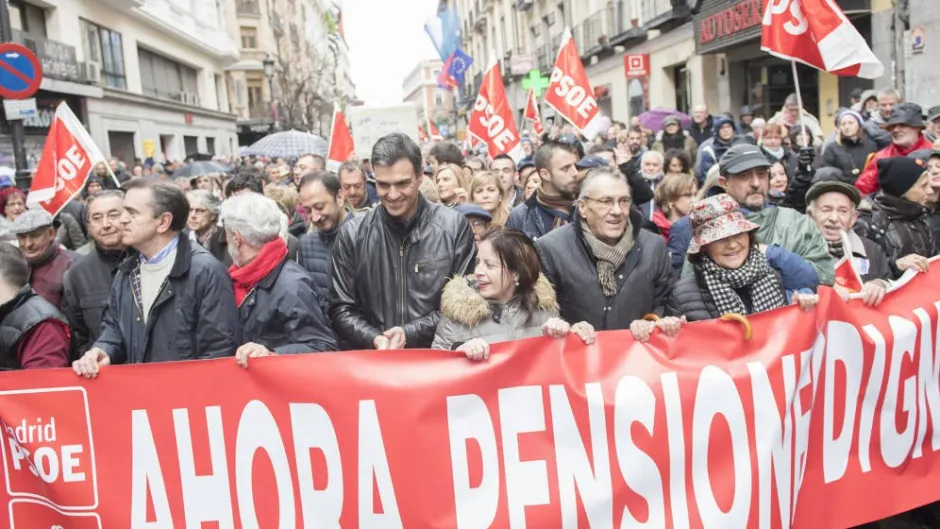 ¿Tendrá que hacer Sánchez lo que hizo Rodríguez Zapatero con las pensiones?