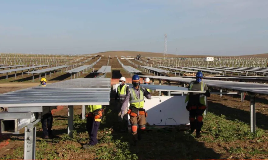 Endesa quiere ser líder en energía solar en España, la renovable donde puede plantar cara a Iberdrola… e incluso ganarle