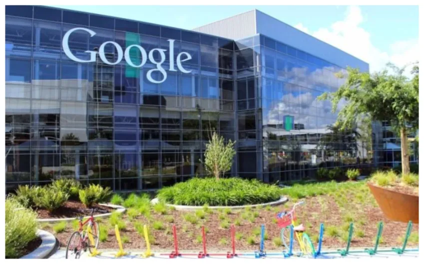 Google ganó un 89% más en 2021, el año en el que disparó su papel como censor