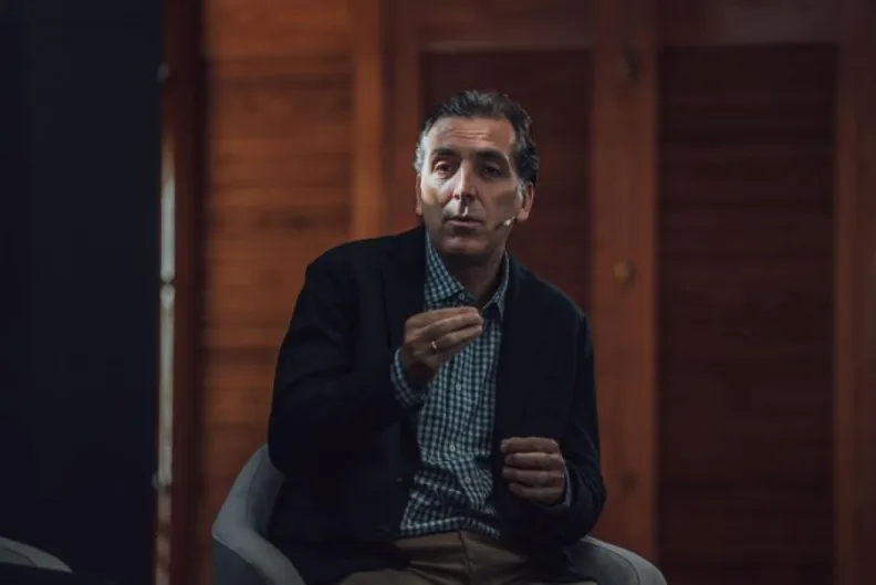 Samuel Vázquez (presidente de Policía S.XXI): "Hemos permitido legislar a personas que son literalmente analfabetas y les hemos dado un ministerio". ¿A quién se puede referir?