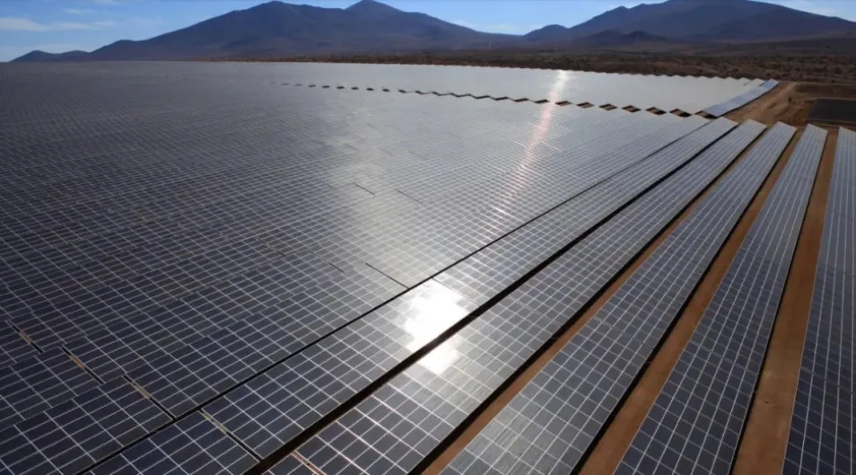 España se convierte en una enorme burbuja especulativa... verde. Naturgy compra los activos renovables del fondo Ardian