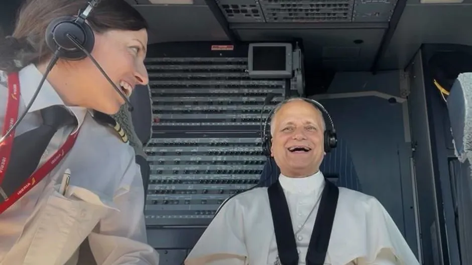 Acaba el viaje del Papa León XIV a España, pero perdurarán sus mensajes y recuerdos, como su vuelo en la cabina de un avión de Iberia,... pero por una incidencia volvió a Roma en un Falcon