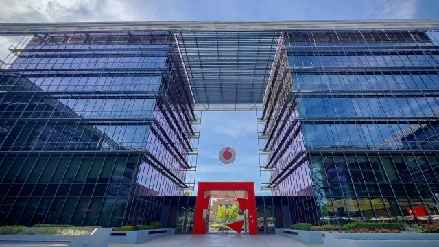 Vodafone España se recupera poco a poco: gana clientes aunque ingresa lo mismo