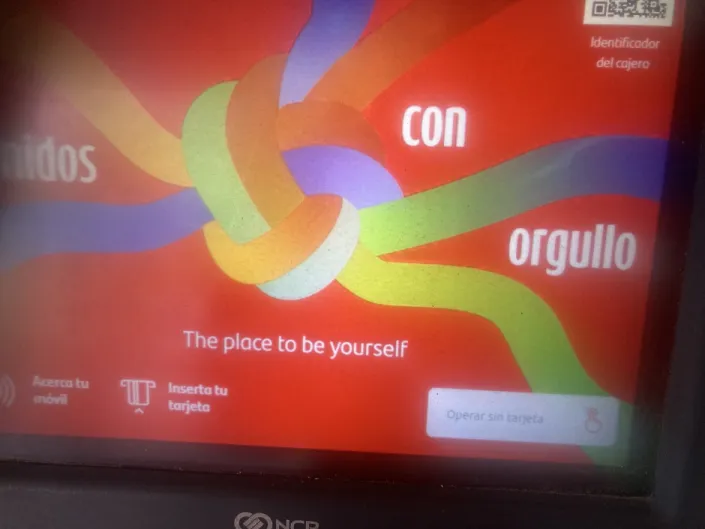 ¿Y por qué el cliente del Santander tiene que ver esto cuando va al cajero a disponer de su dinero?