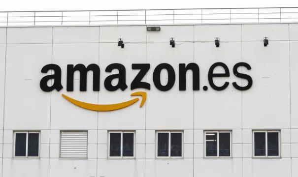 Amazon presume de 15 años en España... destruyendo  a proveedores y comercios... pequeños y grandes