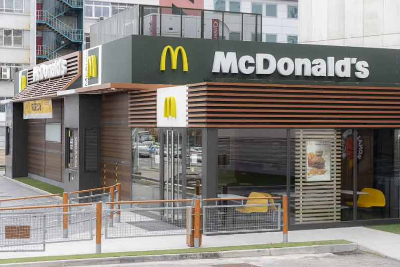 McDonald’s engorda en España, pero sin empacharse: ingresa un 7% más y eleva el beneficio un 4%, pero reduce dividendo