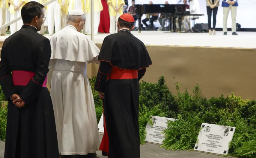 Las nuevas parroquias de Madrid: Sagrario, reclinatorios y confesionario