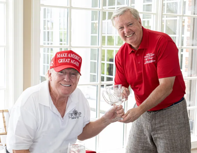 Duro mazazo para los republicanos. Fallece de manera inesperada el senador Lindsey Graham, una leyenda en la Cámara Alta