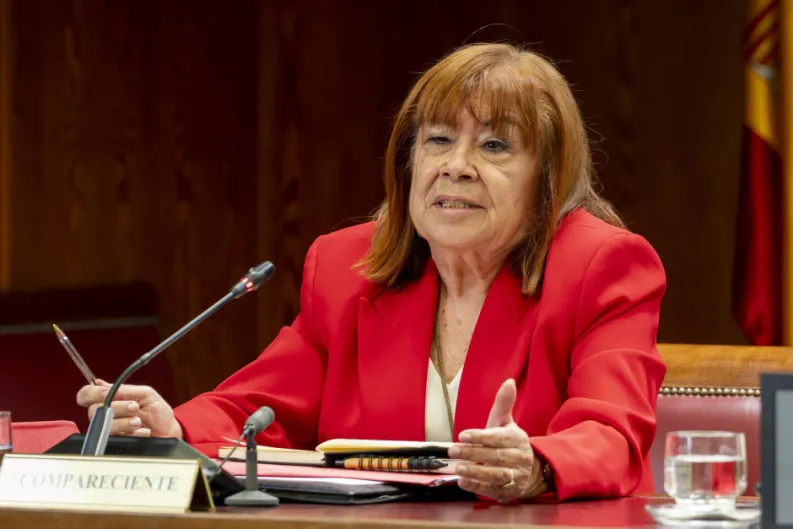 Diario de la corrupción sanchista. La presidenta del PSOE, Cristina Narbona, echa balones fuera sobre la 'fontanera' Leire Díez y sobre Zapatero: “Están siendo investigados”. Por tanto, no habla