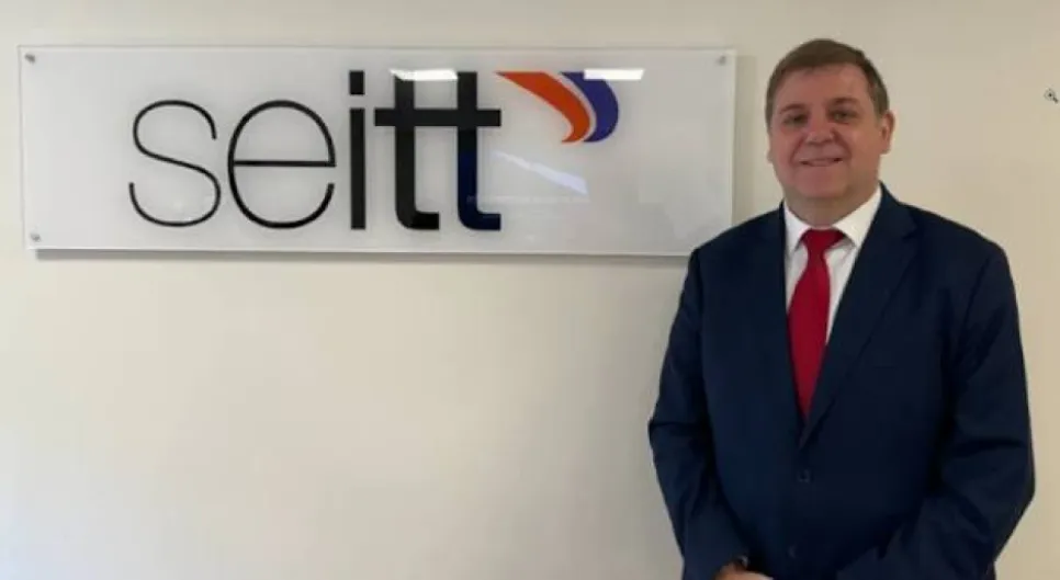 Las autopistas del Estado (Seitt), controladas por el imputado Juan Manuel Serrano, elevaron un 33% su beneficio... mientras las carreteras están hechas un desastre