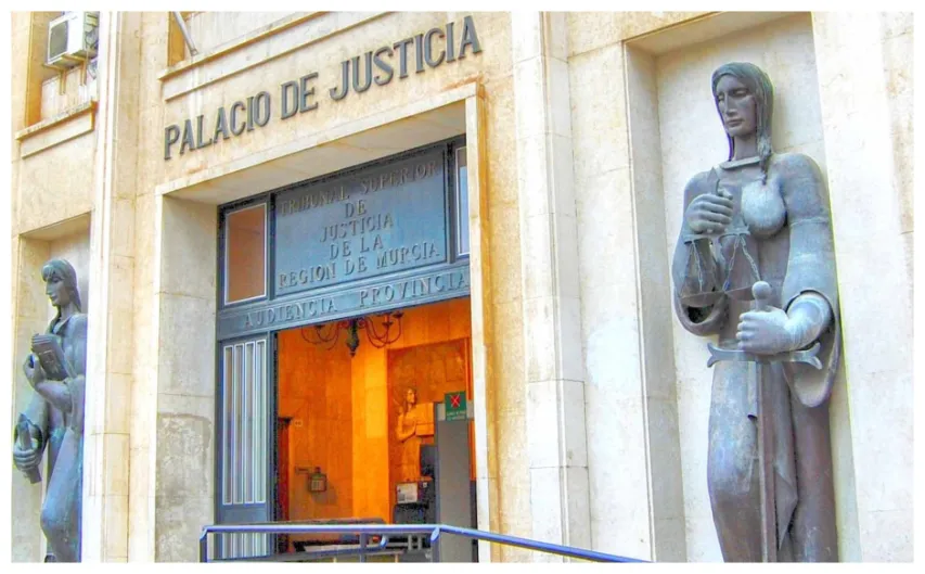 Murcia. Condenado a seis meses de cárcel... por decirles a sus hijos "os quiero"
