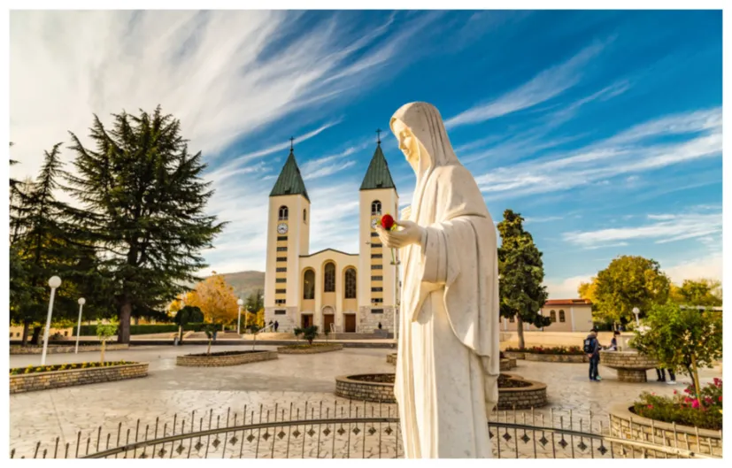 La batalla no es solo “híbrida” ni “biopolítica”, sino espiritual... y la ganará la Virgen