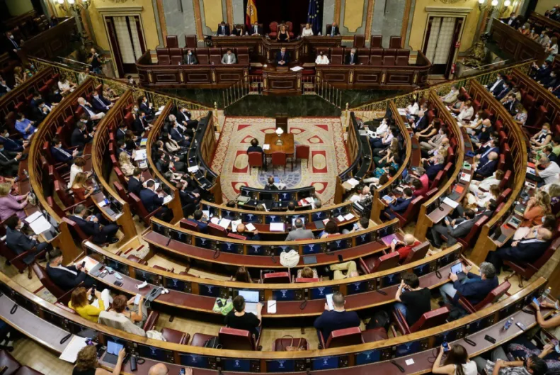 Un 55,2% de españoles está en contra de que los nacionalizados por la ley de Memoria Democrática voten en unas elecciones generales… para que las gane Pedro Sánchez