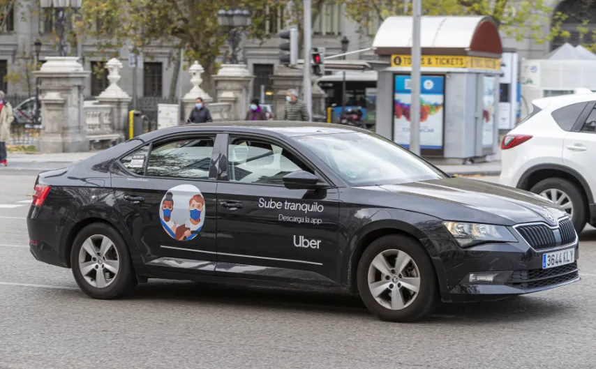 El consejo de Delivery Hero acepta la compra de Uber y ésta anuncia una nueva ronda de despidos