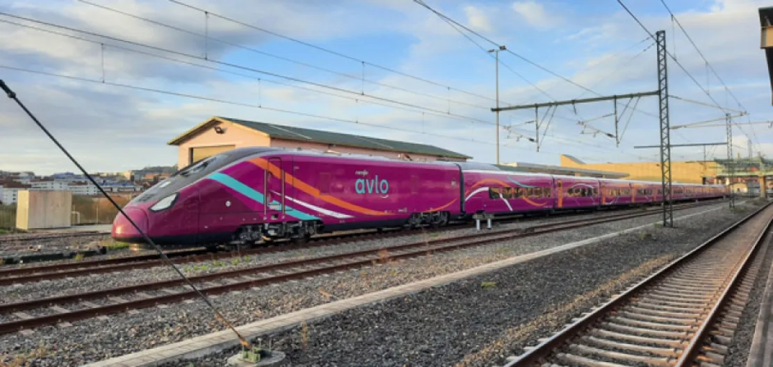 Renfe concreta que ganó 60,2 millones en 2025... el mismo día que anuncia la retirada de otros dos trenes Avril por fisuras en los 'bogies'