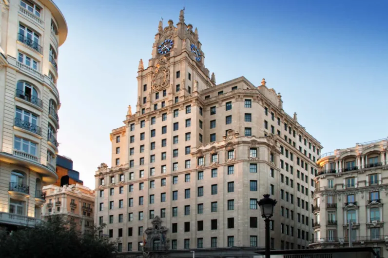 ¿Alguien ha hecho el egipcio? Telefónica vende, más bien regala, Gran Vía 28 al empresario Tomás Olivo