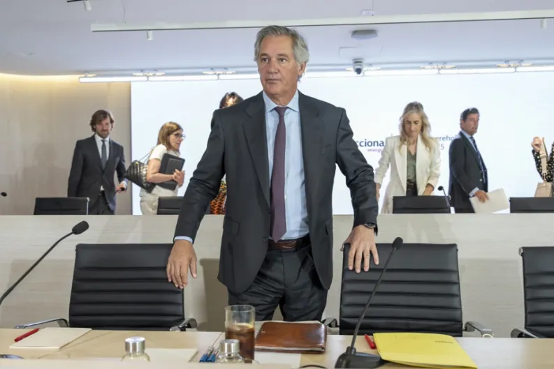La chulería de Entrecanales le lleva ante el juez... pero sale por la puerta de atrás y su abogado no desvela el contenido de su declaración