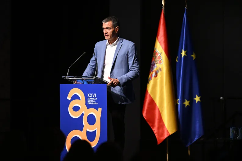 Sánchez, a sus diputados y senadores: su prioridad será que el aborto sea derecho constitucional