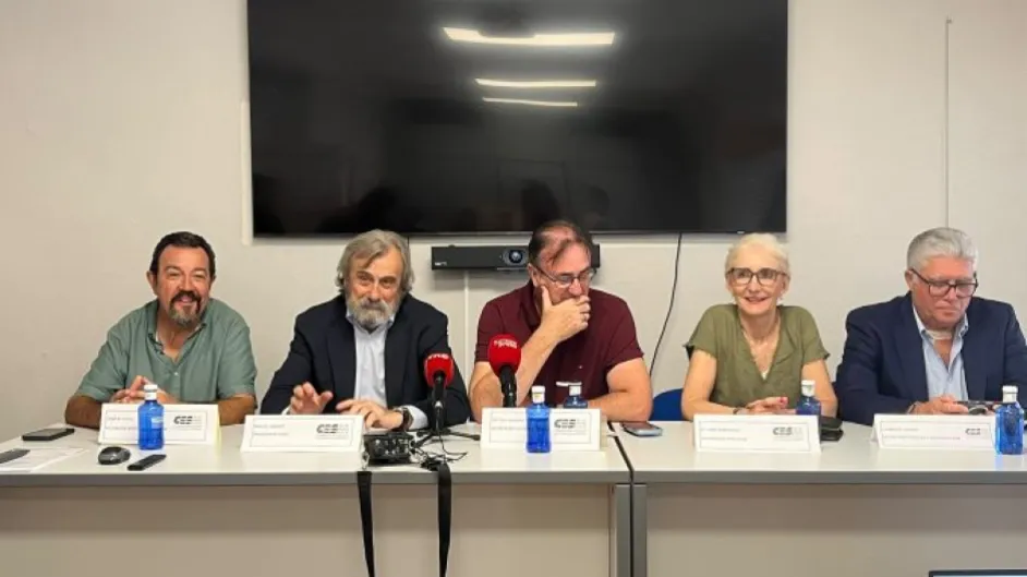 Los sindicatos médicos seguirán luchando contra la ministra Mónica García