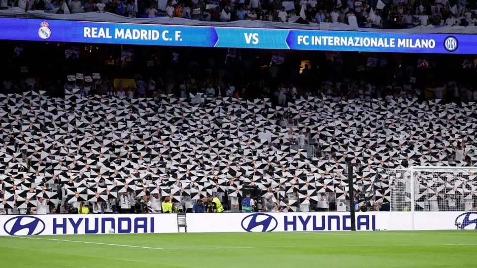 El Bernabéu se llena de banderas de Ceuta: "¡Ceuta no se vende, Ceuta se defiende!"