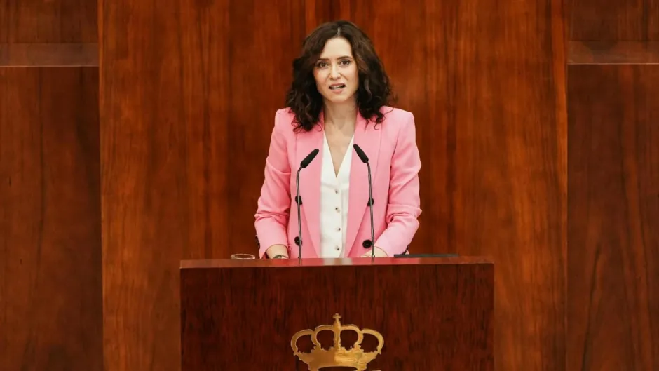 Debate del Estado de la Región. Ayuso amplía las ayudas a la maternidad, de 500 € al mes, a madres de hasta 35 años, que tengan un tercer hijo 