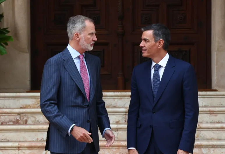 La España invertebrada. El rey viajará a Ceuta... cuándo el presidente se lo permita