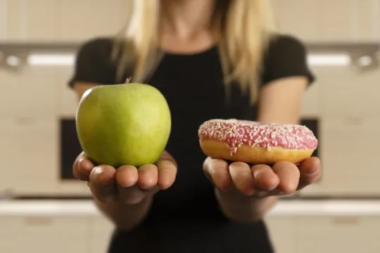 ¿Tienes hambre de verdad o comes por emociones? Las señales para aprender a diferenciarlas