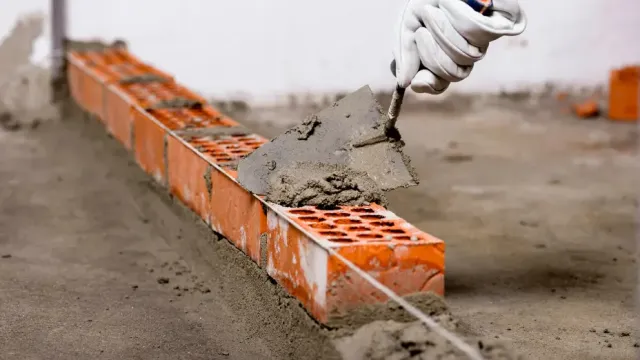 Okupación. Si el Estado no me protege me protejo yo. Los alcaldes deciden tapiar las puertas de las casas vacías 