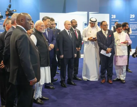 Jinping, Modi y Putin, el trío de la muerte, planta arbolitos: los BRICS pasan al ataque