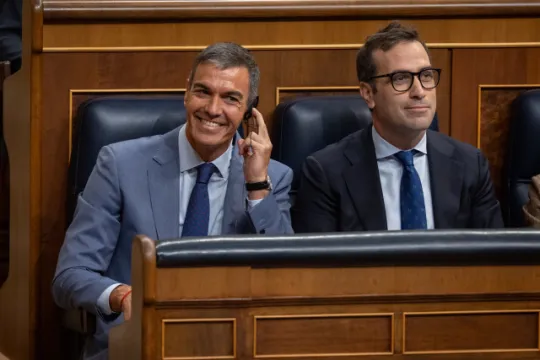¡Lo que faltaba! Moncloa ordena a Defensa controlar las informaciones de la prensa sobre Ceuta