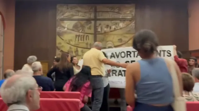 Mujeres abortistas impiden a otras mujeres dar testimonio, tras haber abortado. ¿Por qué será?