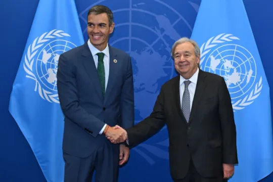 Ceuta. Una España patética: ante una nueva invasión, Sánchez asegura que pidió explicaciones a Mohamed VI