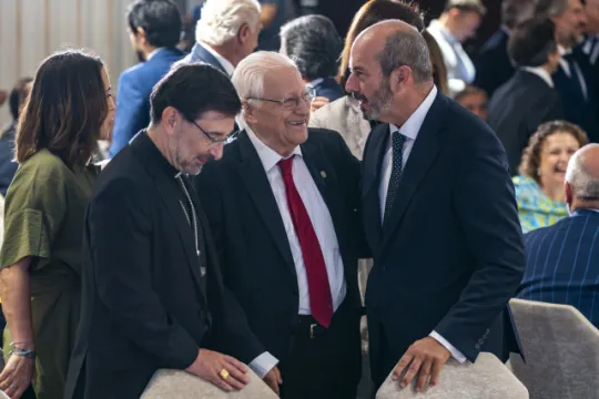 ¿Narco-iglesia? Padre Ángel: ¡Dios nos libre de los filántropos!