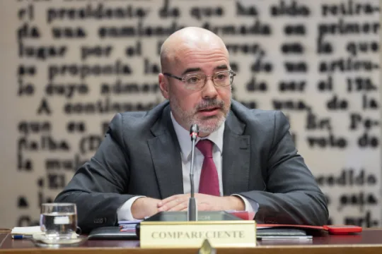 La España chiflada. Paquito Martín defiende con vehemencia el derecho de reunión... en la puerta del Sol
