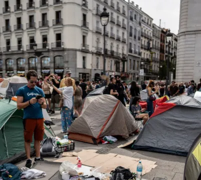 La 'solidaria' colecta de Sol. Piden "Aportaciones para migrantes en Ceuta. Efectivo. Bizum"... con un móvil vinculado a servicios sexuales y de prostitución 