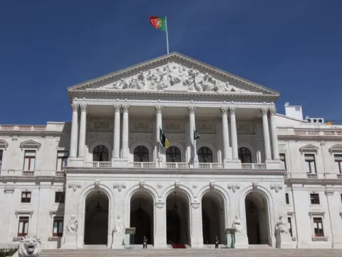 Portugal avala los desahucios y suprime los controles sobre el precio del alquiler de vivienda